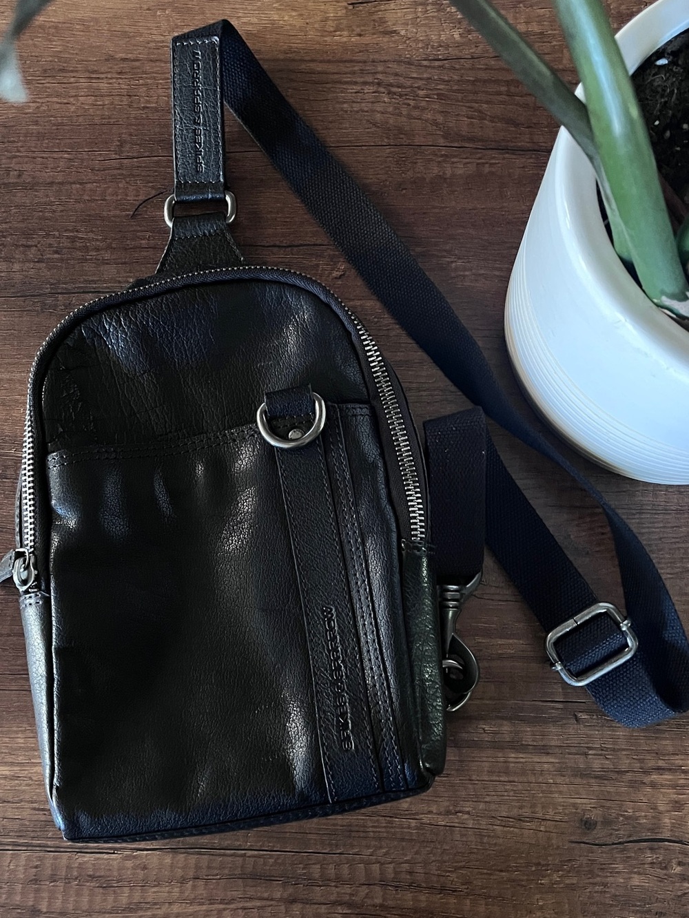Spikes and Sparrow Black Leather Crossbody Sling Bag